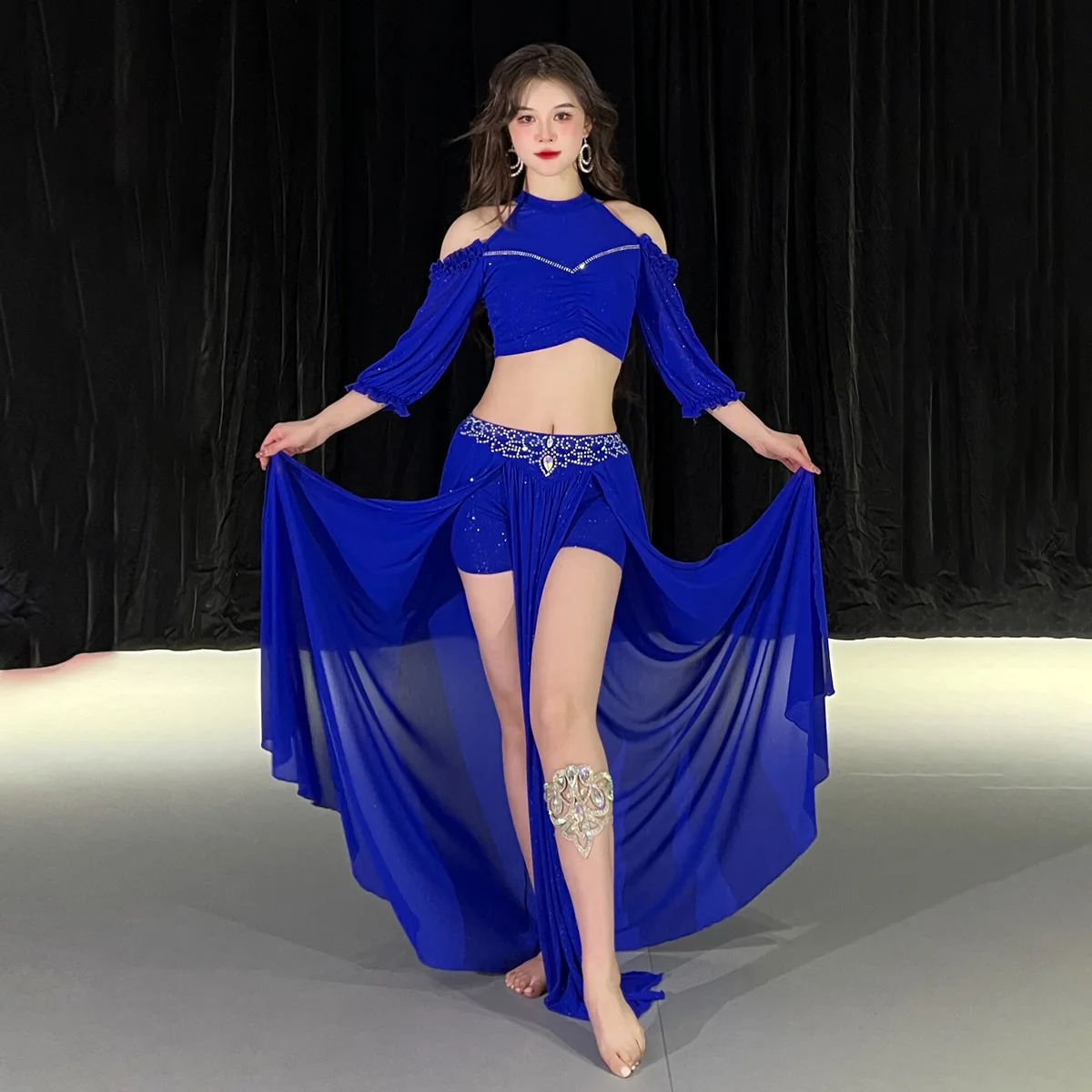 

Костюм для восточных танцев для женщин: топ из газовой ткани с рукавами до локтя + юбка с разрезом и стразами AB, 2 предмета, для взрослых