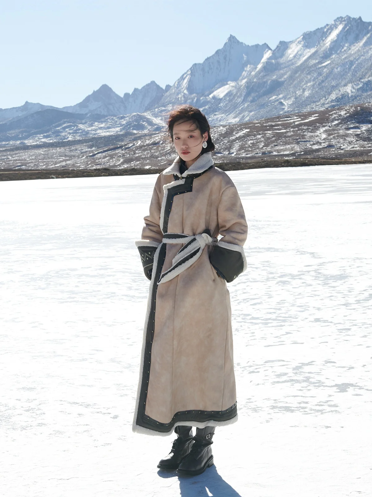 

Кожаное меховое пальто с заклепками в стиле ретро, интегрированное монгольское меховое ягненка, тибетское женское пальто из норки, бархатная подкладка, теплая верхняя одежда...