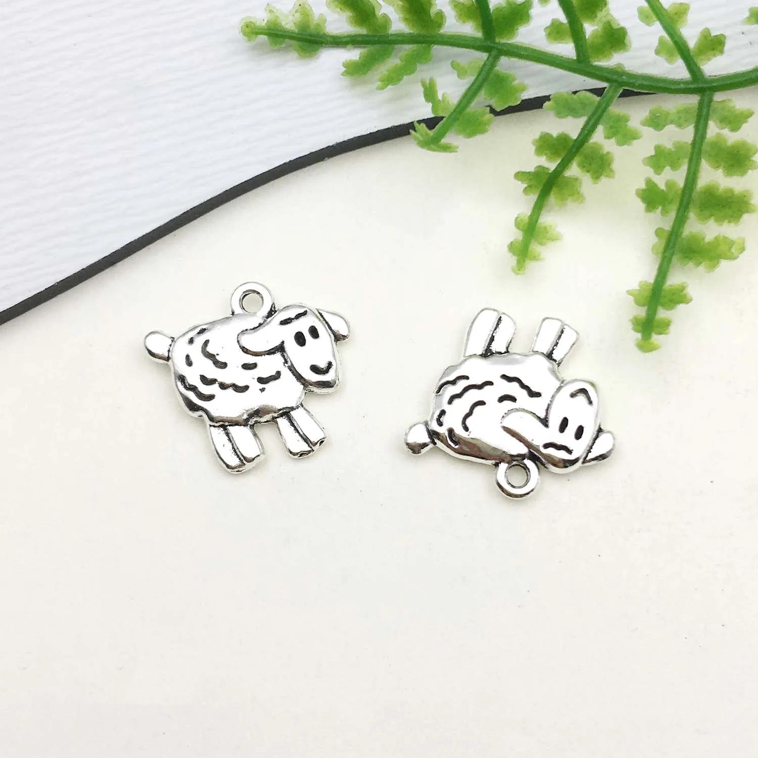 10/20 Antique Silvery Sheep Charm Alloy Cartoon Animal Pendants For DIY Jewelry Making Findings Craft Accessories