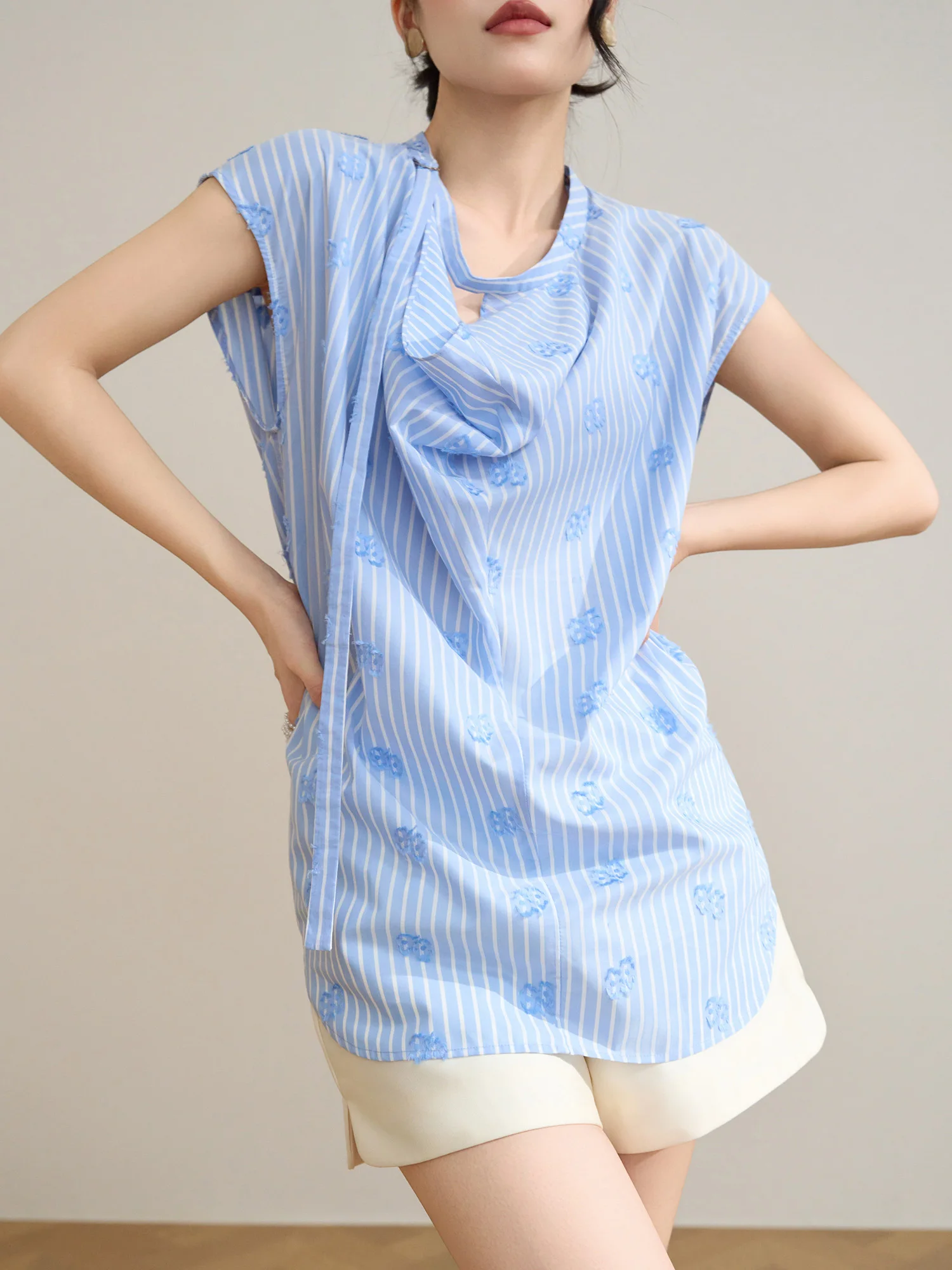 

Свободная синяя полосатая рубашка без рукавов с цветочной вышивкой, женский летний топ в повседневном стиле, дышащий, из полиэстера