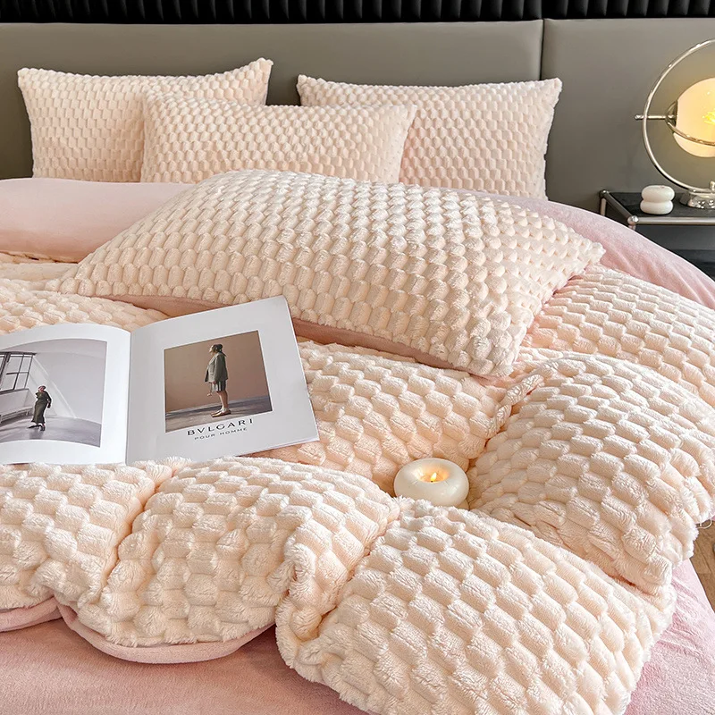 Milk and Bean Plush Bed Set of Four Pieces Pink and High-end Double-sided Coral Flannel Duvet Cover Bed Sheet Bedding