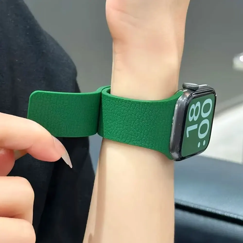 

Магнитный ремешок для Apple Watch ultra3/2/1 49 мм 45/42/46 мм 40 мм 41 мм 2025 Новый силиконовый спортивный браслет серии 11 10 9 8 7 6 5 4 SE