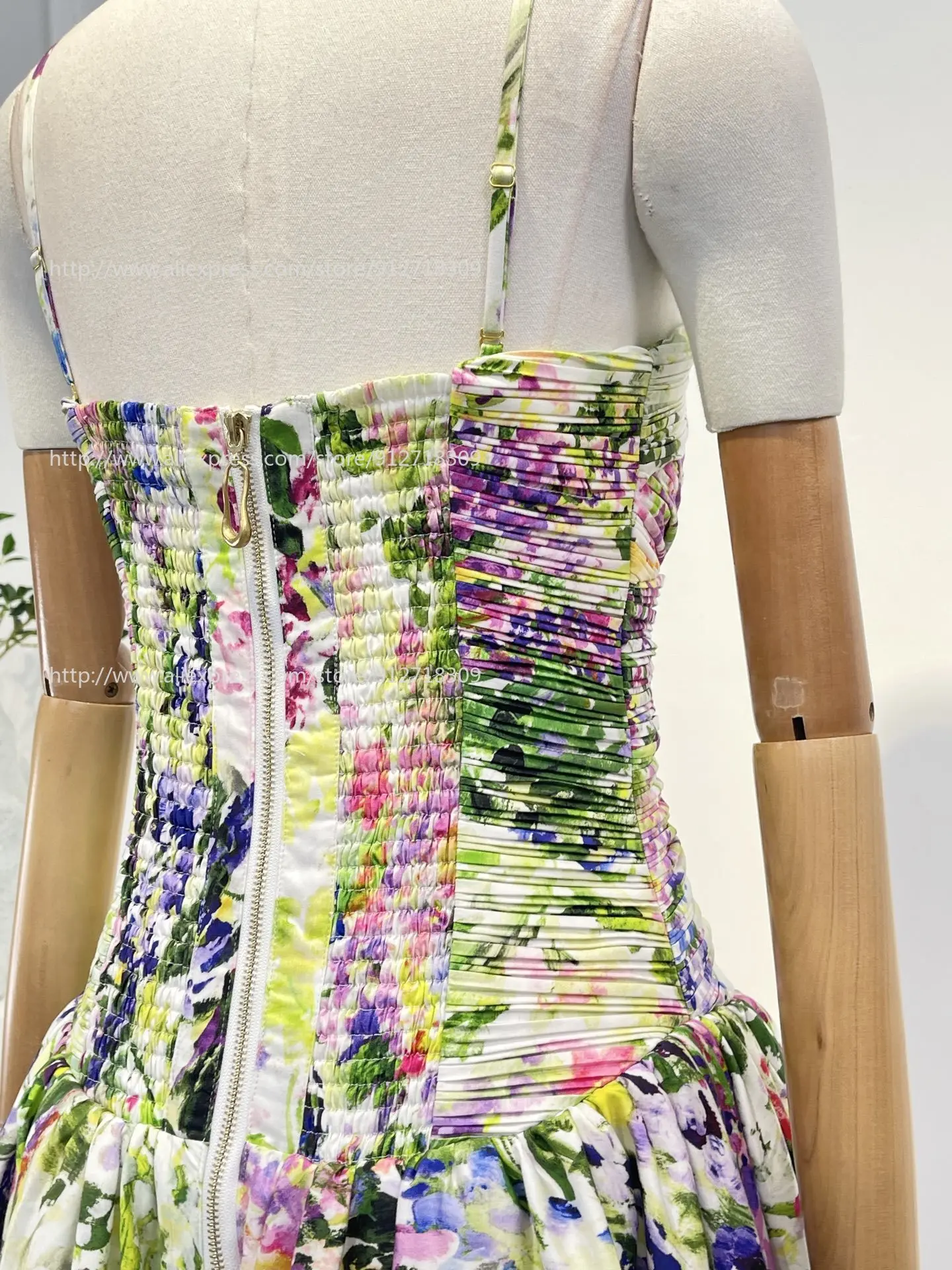 เดรสทรงเอไลน์สีเขียวพิมพ์ลายดอกไม้คุณภาพสูงปี 2026 แขนกุด ทรงดอกไม้บาน ความยาวปานกลาง สำหรับผู้หญิง