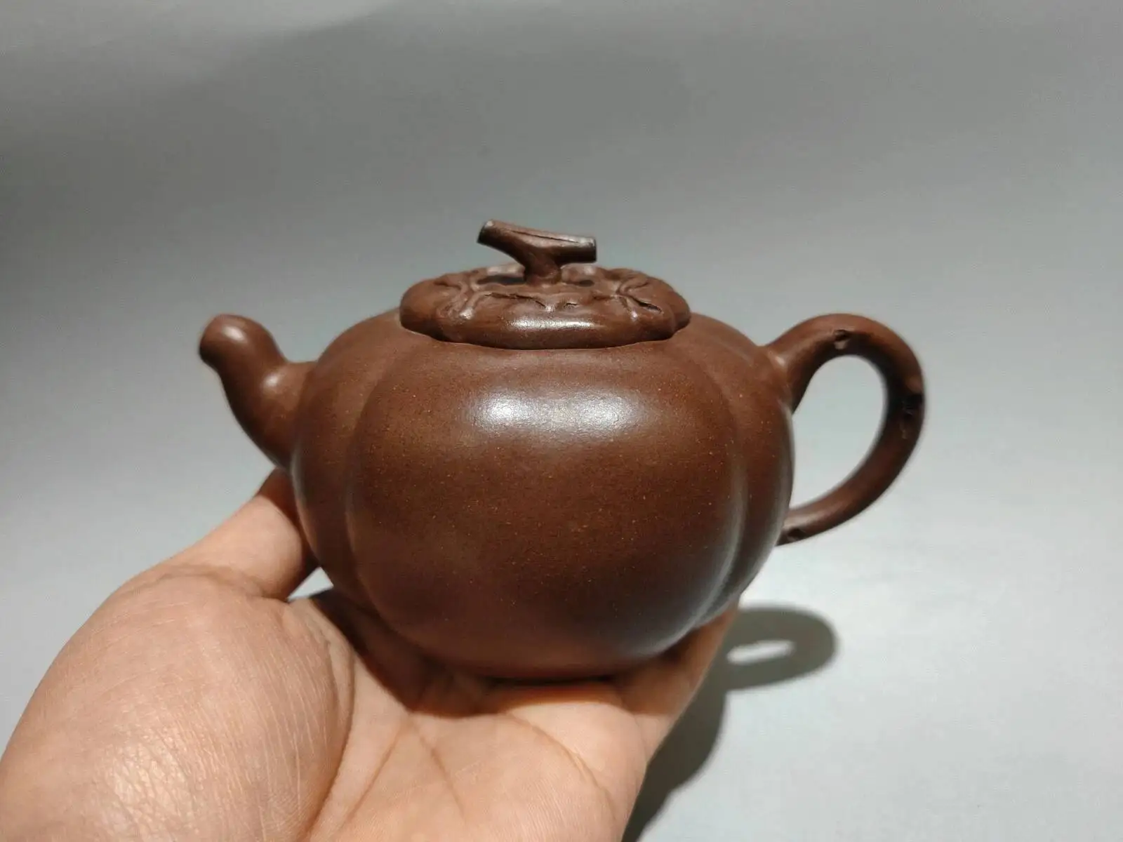 China Yi Xing Zisha Handmade Exquisite Teapot: Chinese Fragrant Purple Clay Teapot