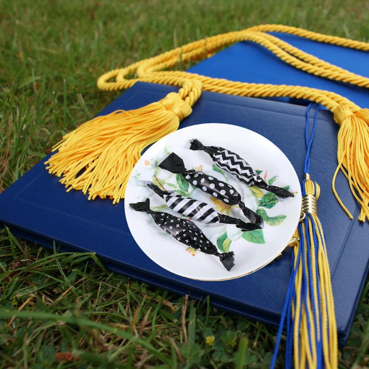 

200Pcs Eco Friendly Candy Wrappers Food Grade Nougat Twisting Paper DIY Home Baking Accessories Random Style Candy Wrappers