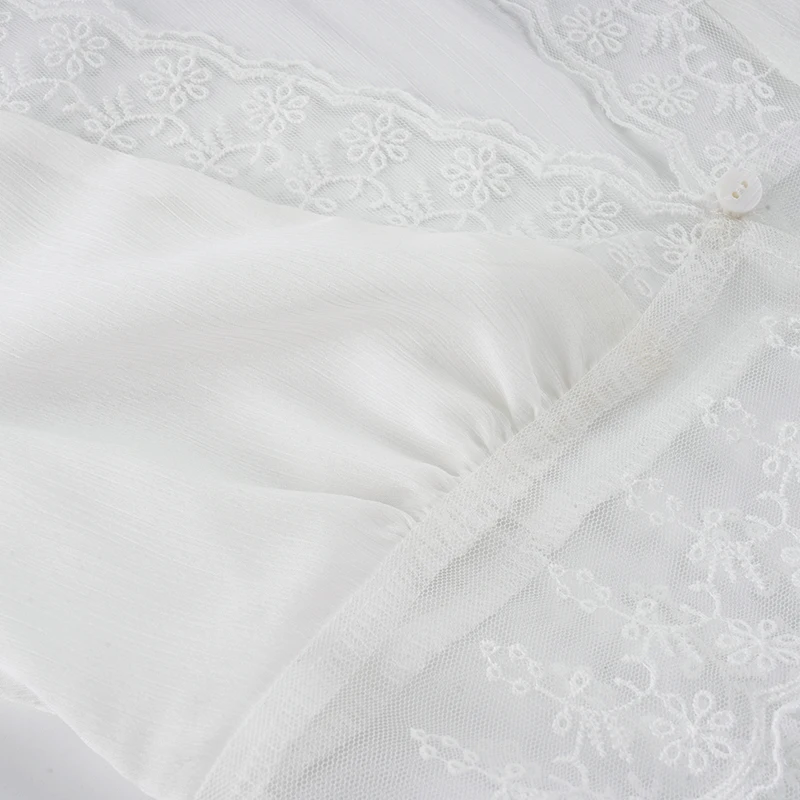 SUCHCUTE Vintage Fairycore weißes Spitzen-Oberteil, durchsichtig, Damen, V-Ausschnitt, kurze Puffärmel, Knopfleiste, Rüschensaum, Y2K Crop Top, schick – Detail 8