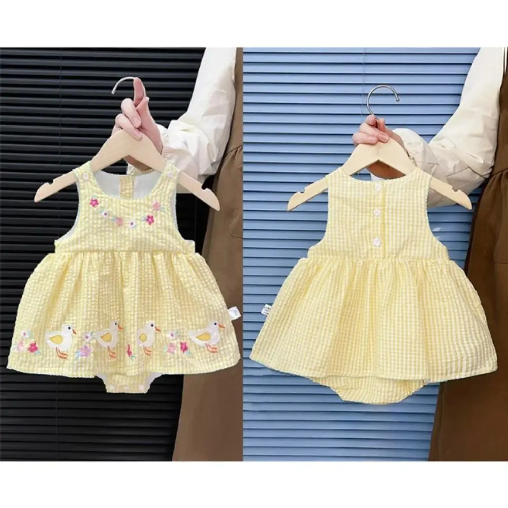 vestido-romper-sem-mangas-para-bebe-menina-estampa-de-pato-em-gingham-amarelo-vestido-de-princesa-em-algodao-com-bordado-floral