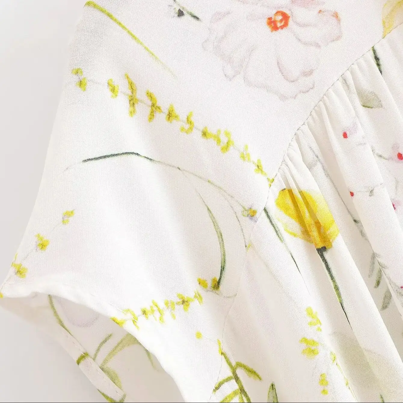 2024 BOHO Bianco Con Fiore Verde Bottoni monopetto Abito camicia lunga Donna Impiombato palla nappa Fessura Orlo Midi Robe Vacanza