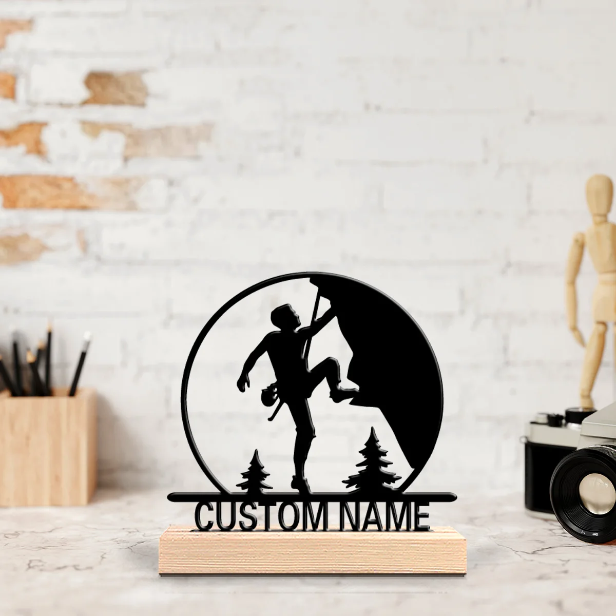 1pc Fashion Personalized Custom Rock Climbing Metal Statues Metal Art With Wooden Base With A Wooden Base, Perfect For Bedrooms,