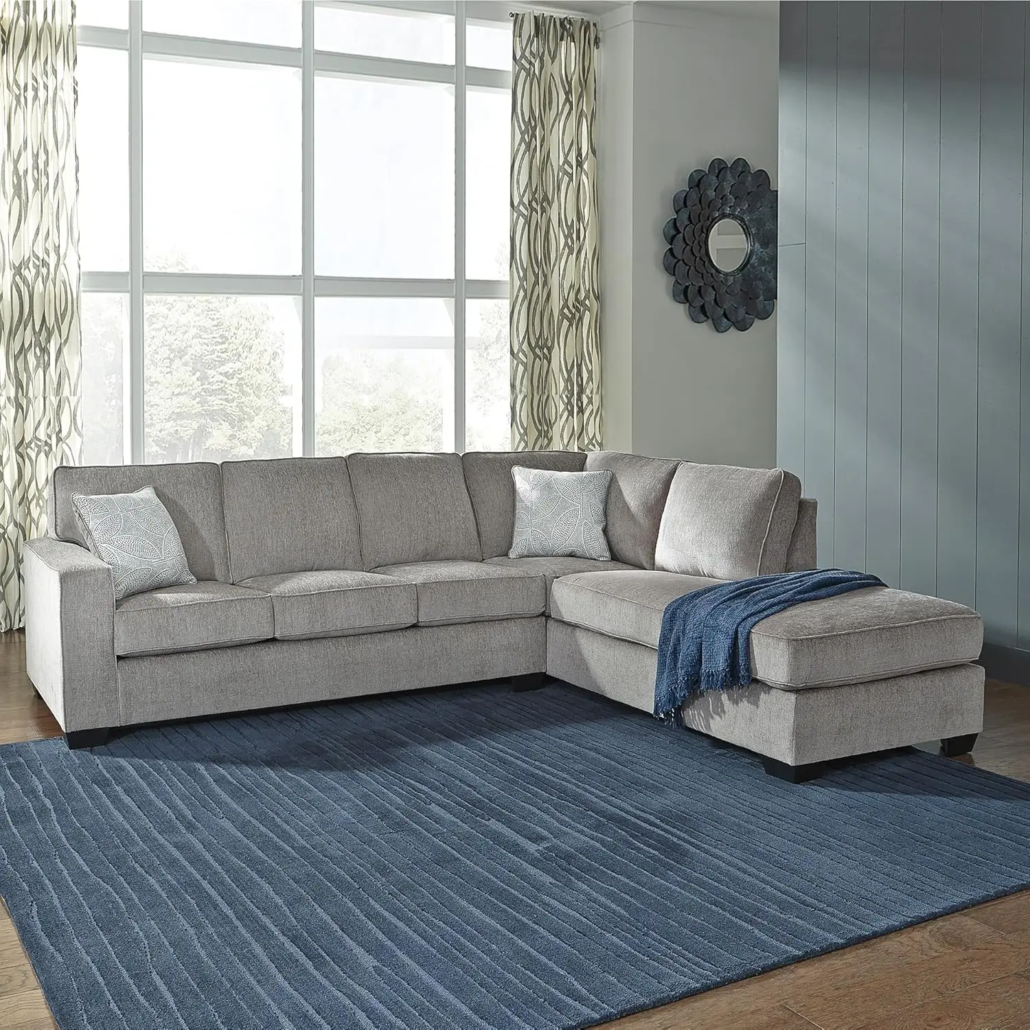 Sofa modułowa Altari Urban z leżanką, z poduszkami na siedzisko, 2 poduszki dekoracyjne i funkcja rozkładania na łóżko z pamięcią kształtu.