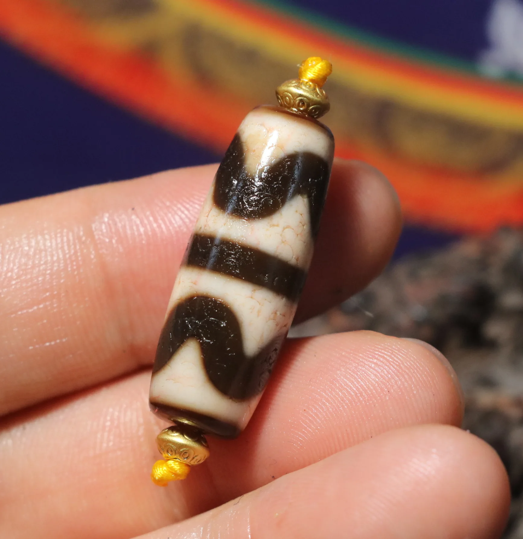 

Energy Tibetan Old Agate Oily Patina Bloody Double Tiger Tooth dzi Bead Pendant LKbrother Saurces Top Quality Garrentee