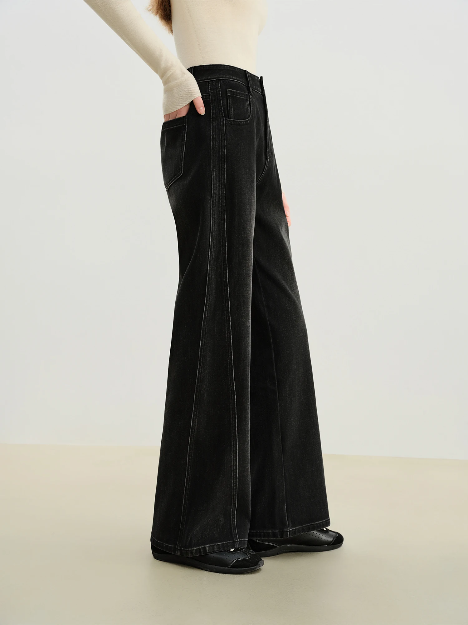 ZIQIAO Women's Warm Heat-Retaining Straight Leg Jeans with Side Seam Stitching New Winter Style 2025 Plus Velvet Fleece Lining