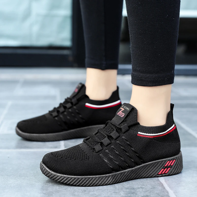 Sepatu Latihan Sneakers Modis Platform Sejuk Wanita 2022 Sepatu Olahraga Tenis Gym Nyaman Sepatu Kets Wanita Ukuran Besar 41