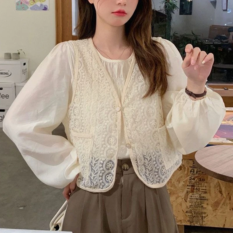 

Весенне-летний женский короткий бежевый кружевной жилет с v-образным вырезом и карманами на пуговицах, накидка без рукавов, элегантный милый ажурный топ в стиле бохо