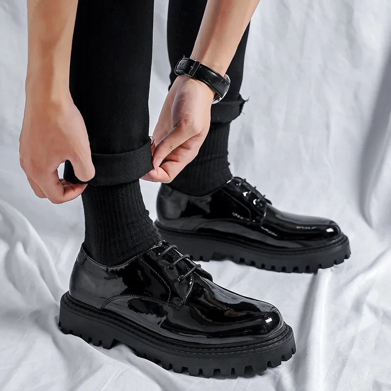 

Туфли мужские из лакированной кожи, модная обувь под платье, на платформе, на шнуровке, для молодых джентльменов, дышащая обувь