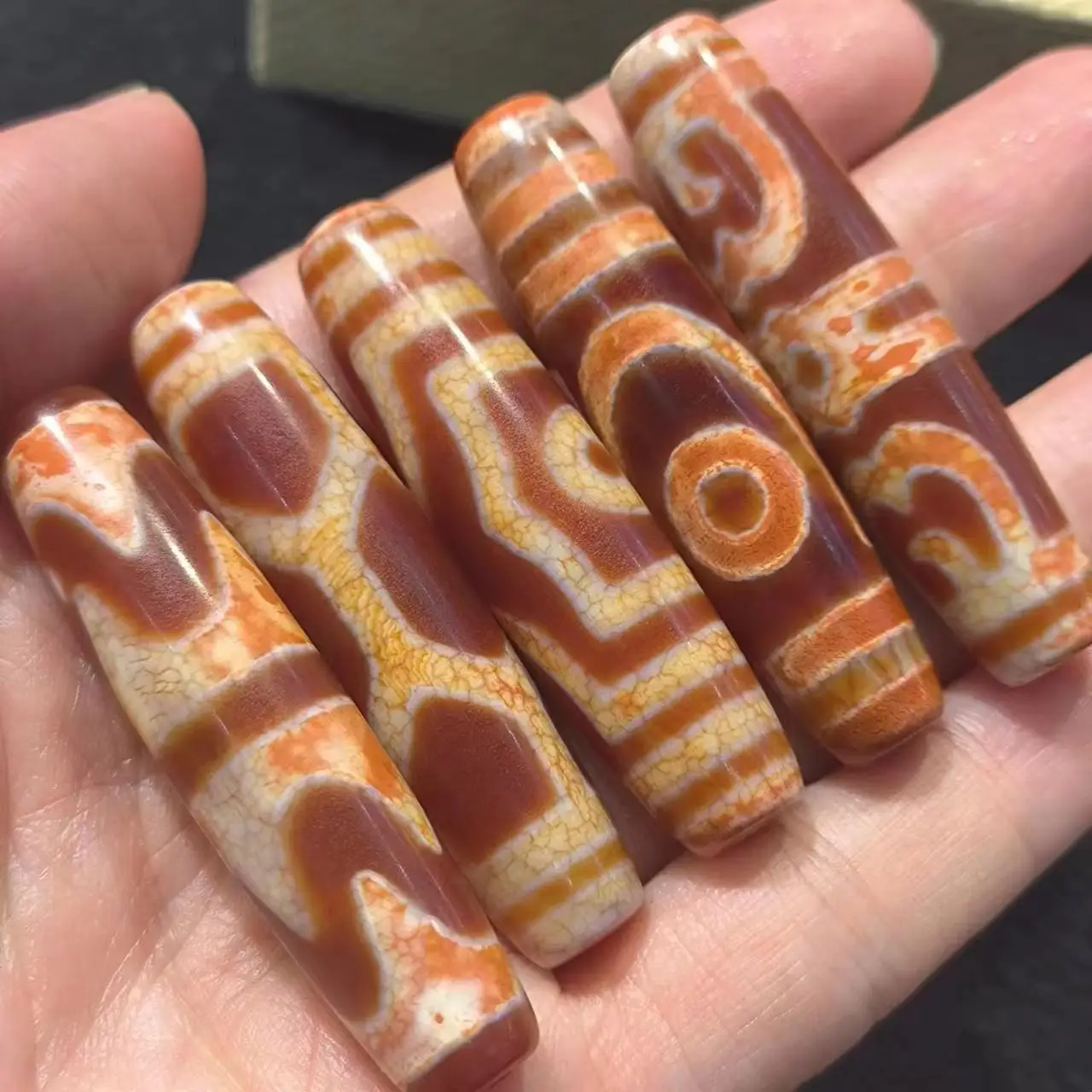 

1pcs/lot natural multi-pattern old agate dzi red Weathered lines Delicate Accessories jewelry amulet archaic collection taki