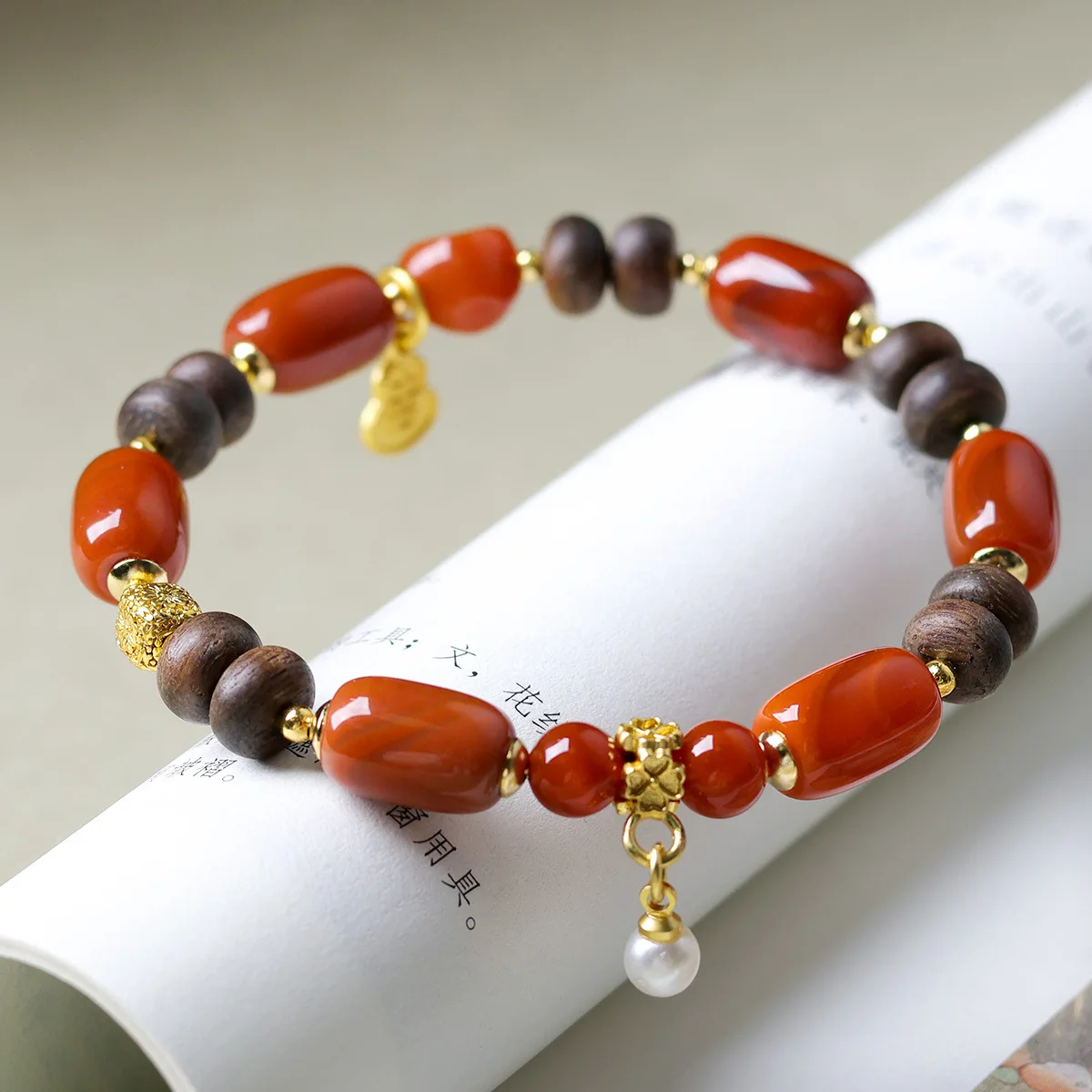

Nanhong Agate Barrel Beads, Fusen Red Soil Agarwood Bracelet, Original Cultural and Creative Handstring