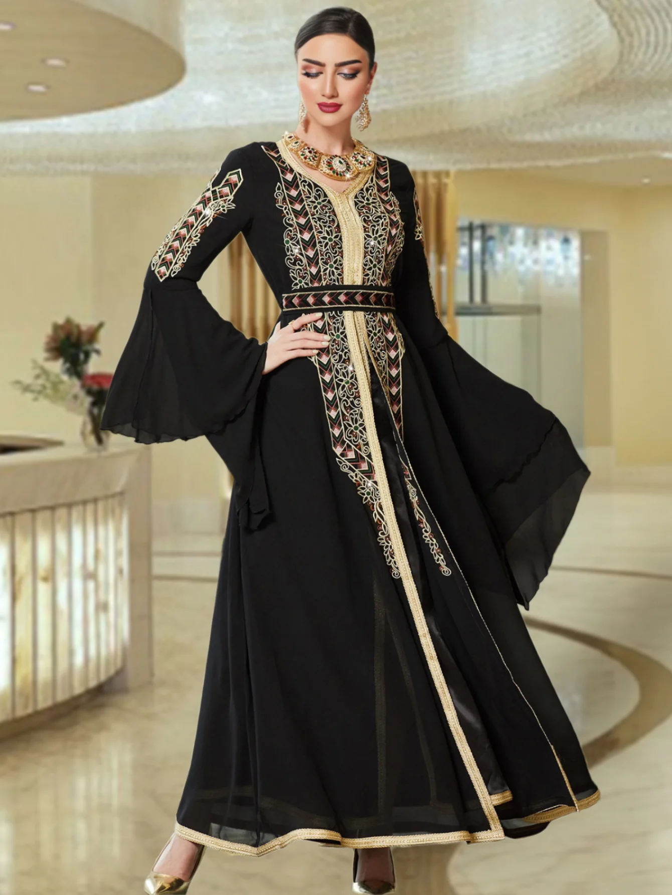 Robe longue épissée en mousseline de soie noire, broderie lourde, manches en corne, ramadan islamique, arabe, robe de soirée de Dubaï, mode de luxe