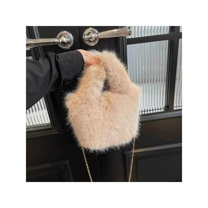 

Autumn Winter 2024 New Fashion Plush Handbag Imitation Fox Hair Simple Solid Color Tote Handbag Versatile Chain Messenger Bag