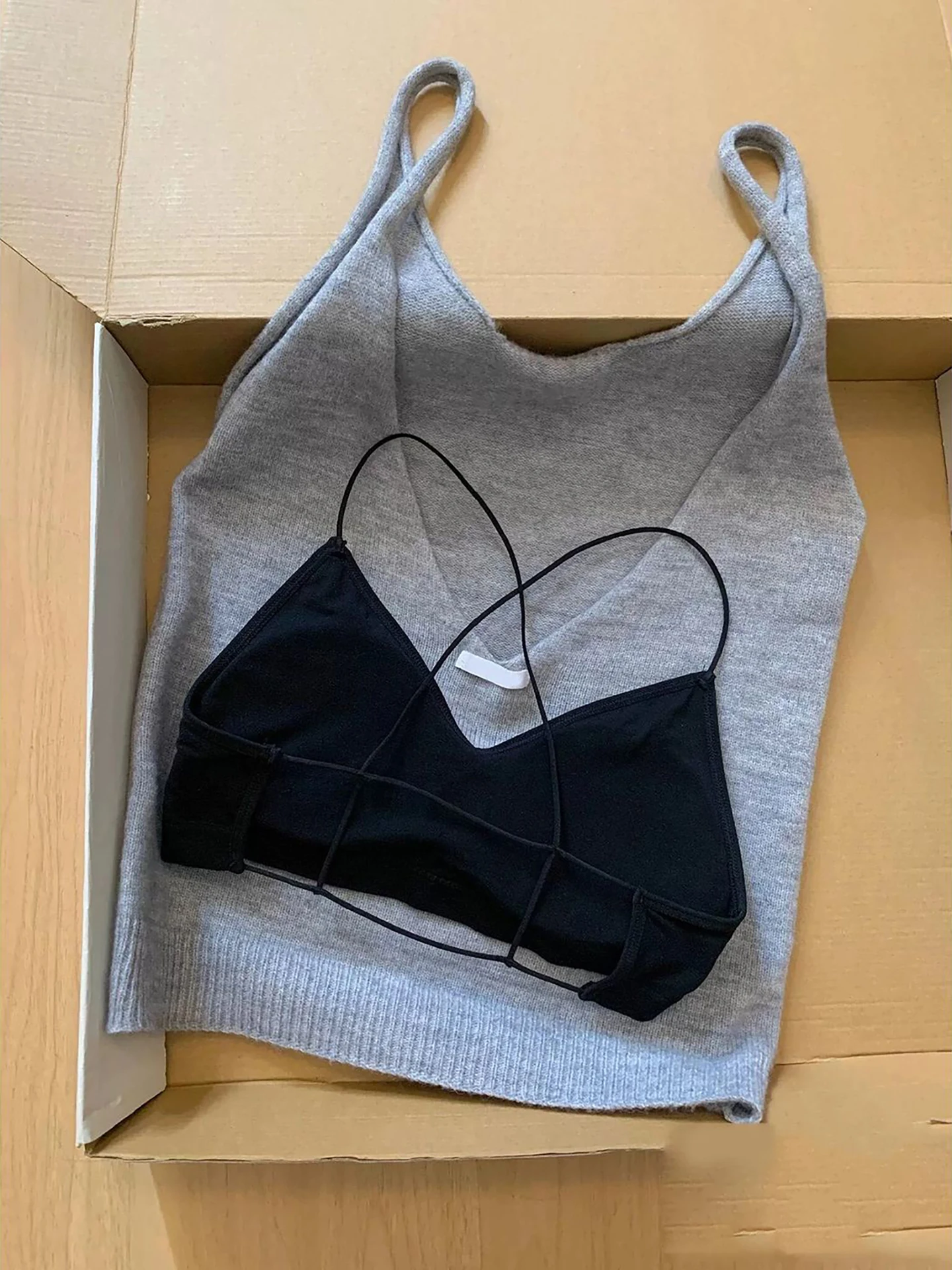 Sexy Backless Two-Piece Set for Beautiful Women Short Sleeve V-Neck Crop Top And High Waist Pants Fashionable Commute Style