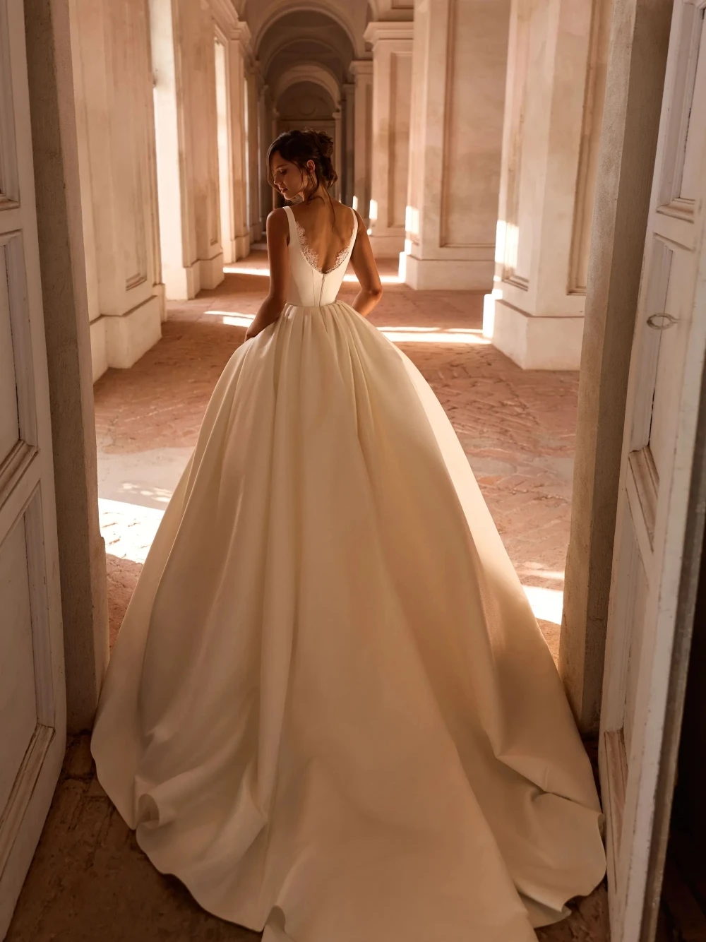 Modern Romantic Satin Ball Gown Wedding Dress Castle Classy Wide Strap V Neck Lace Trim Corset Bodice Customized Bridal Gowns