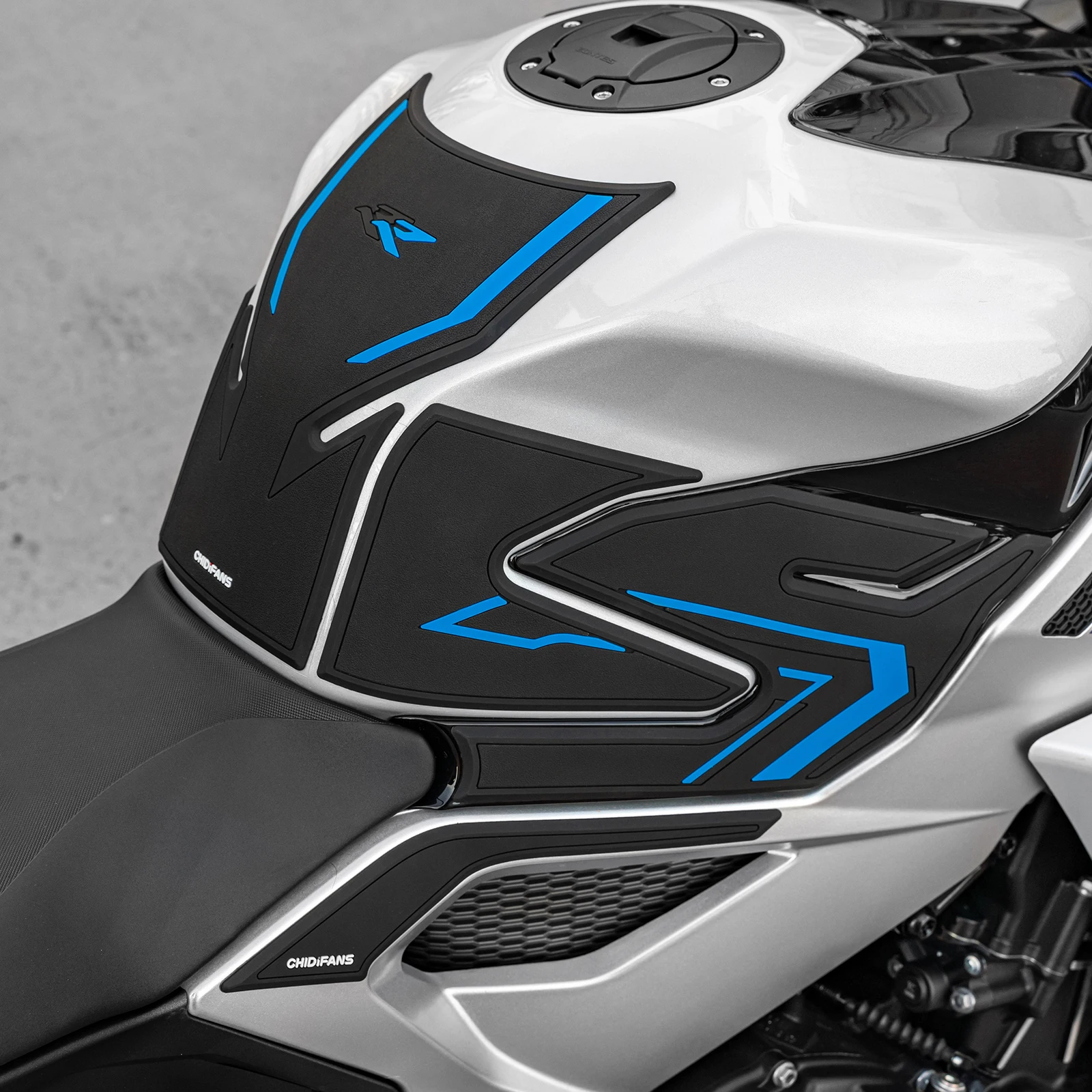 

Fit For ZONTES 703RR Motorcycle Tank Protector Stickers Side Tank Knee Traction Pads Anti-Slip Grip Decal Rubber Material