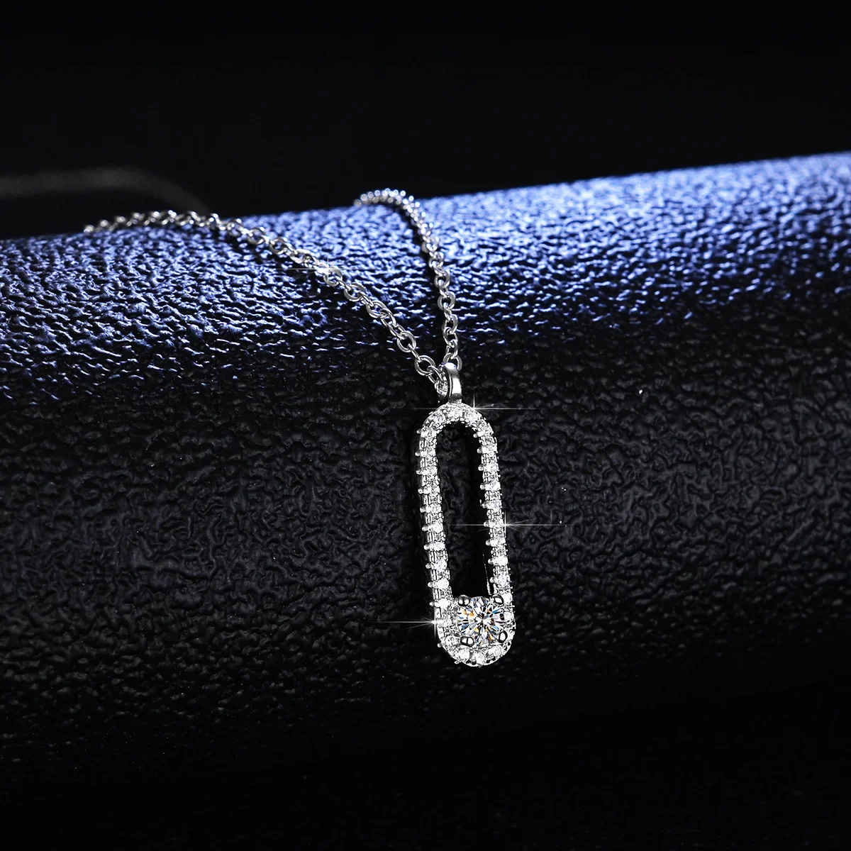 Fine PT950 platinum necklace pendant 10 points Moissanite pendant female platinum pin necklace clavicle chain for girlfriend