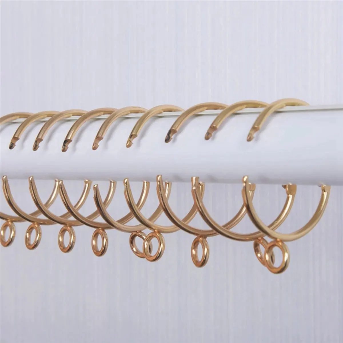 kuaishan 60 Pcs Openable Gold Curtain Rings Open and Close Metal Rustproof Drapery Loops with Eyelet for Hook Pins (1.5 Inch)