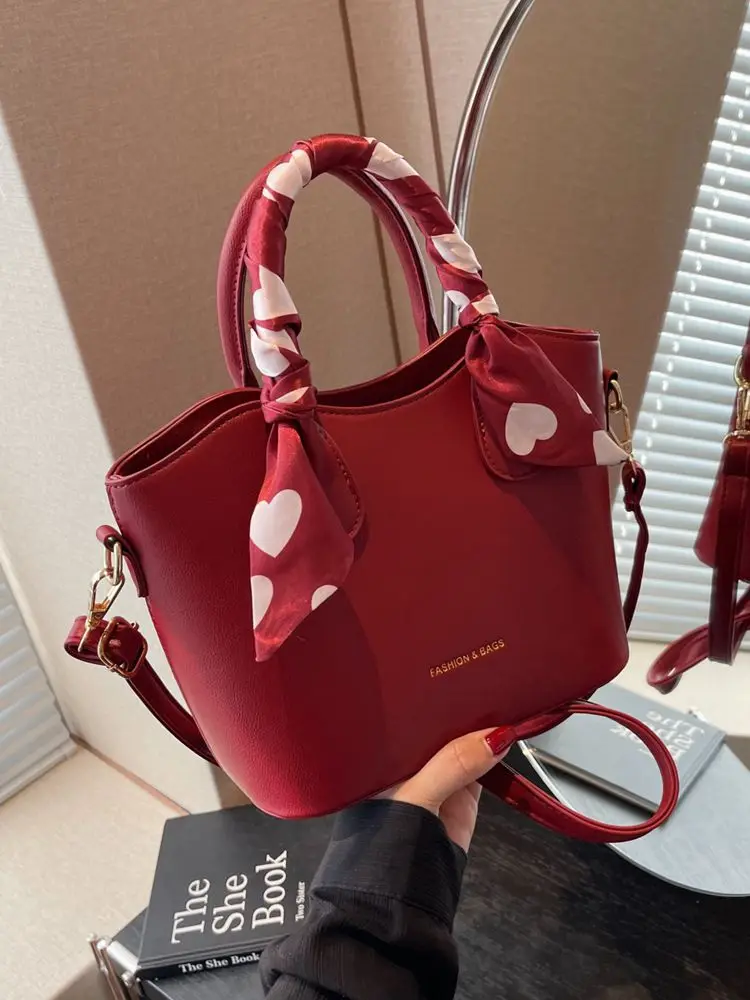 

Wedding Bag with High-End Feel for Women Large Capacity Red Wedding Bride Hand-Held Crossbody Bucket Bag