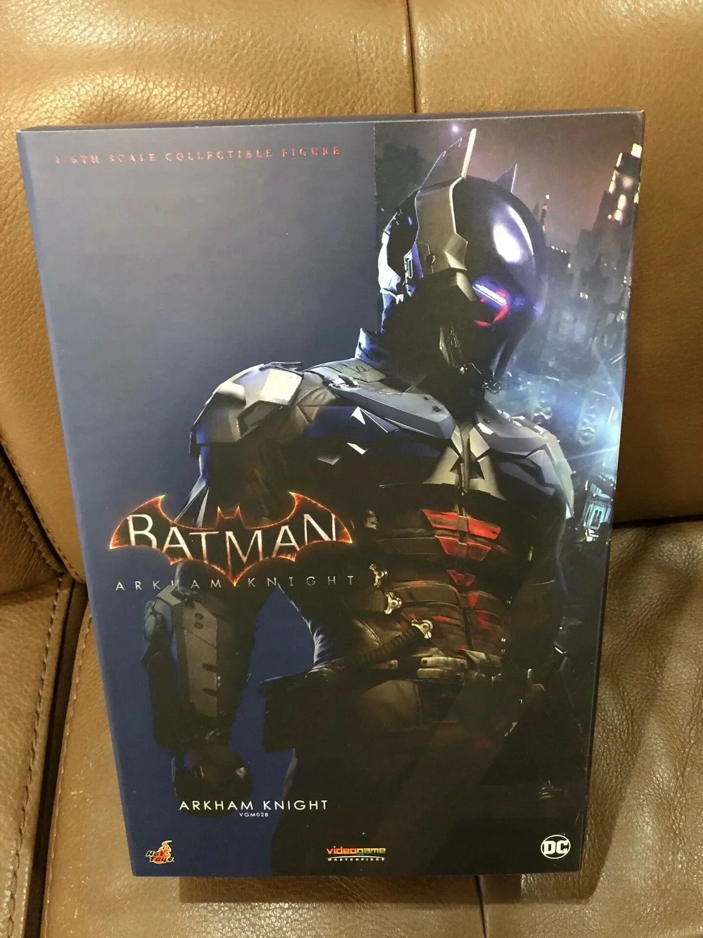 

In Stock Original Hottoys Ht 1/6 Batman Arkham Knight Vgm28 Game Character Model Movable Doll Art Collection Birthday Gift