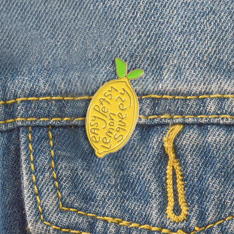 Broche Kawaii con goteo de aceite, insignia de diseño Simple, amarillo, limón, fruta, accesorios de ropa, Pin