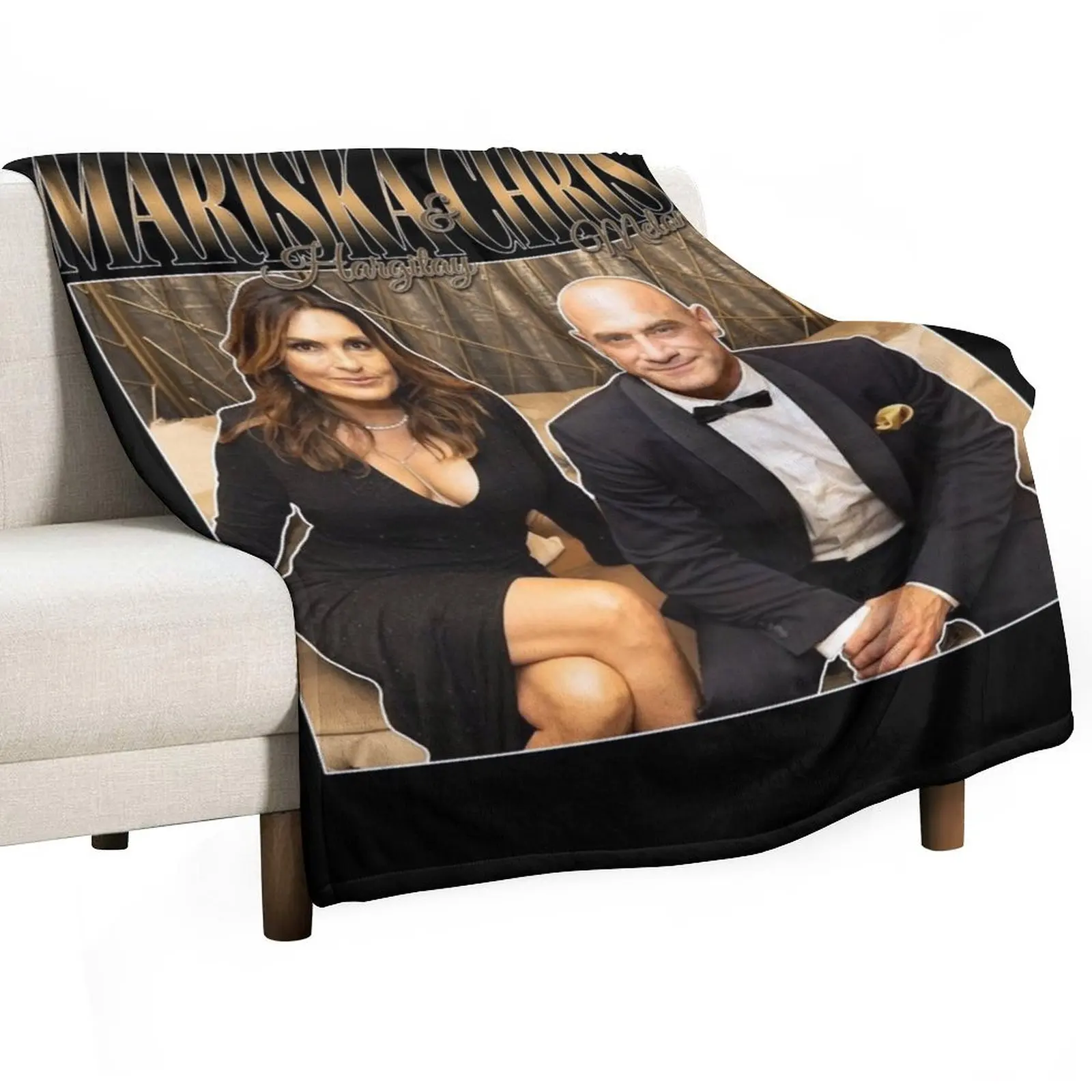 ماريسكا هارجيتاي وكريس ميلوني كريسكا في إيميس المجلد 2 90s مستوحاة من بطانيات رمي وبطانيات أطفال