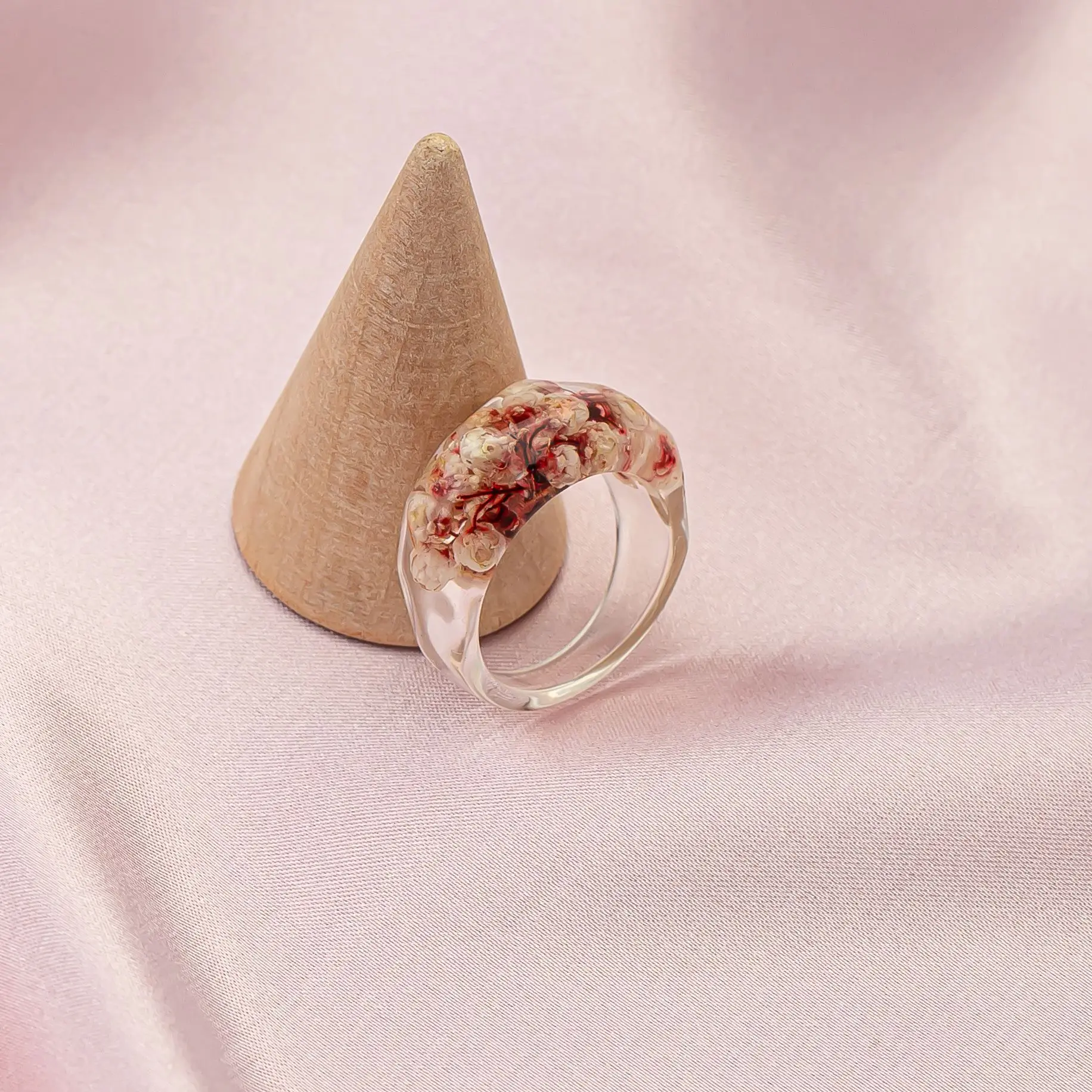 Minimalist Resin Daisy Dried Flower Retro Acrylic Ring Female Creative Personality Fresh Ring Wholesale Gift