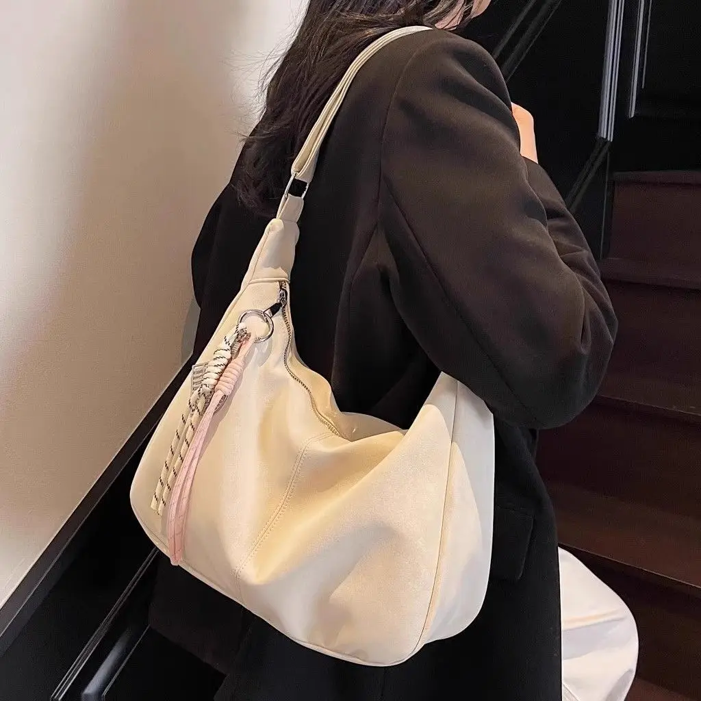 High-End Women 2025 New Trendy Velvet Simple Casual Shoulder For Class Commuting Crossbody Dumpling Bag ANI