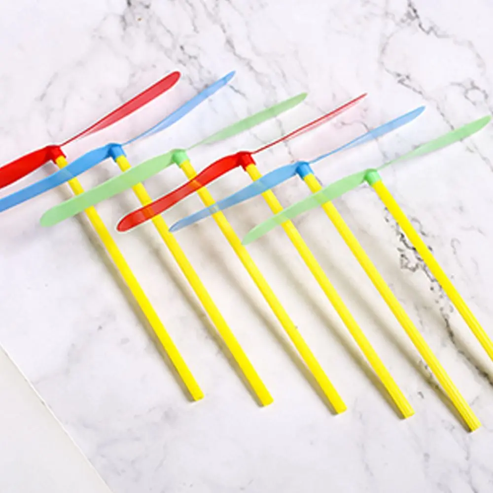 Nieuwe Dragonfly Vorm Bamboe Dragonfly Hand Push Roterende Vliegende Propeller Speelgoed Vliegende Pijl Outdoor Games Outdoor Sport Game