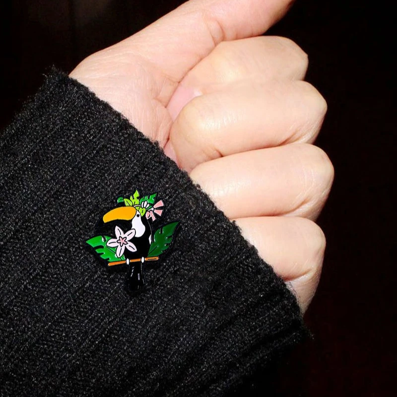 Creative Cartoon Parrot Brooch Fashion Alloy Toucan Badge Pin Decorative Accessory For DIY Clothing Bags Hat Scarf T-shirt Jeans