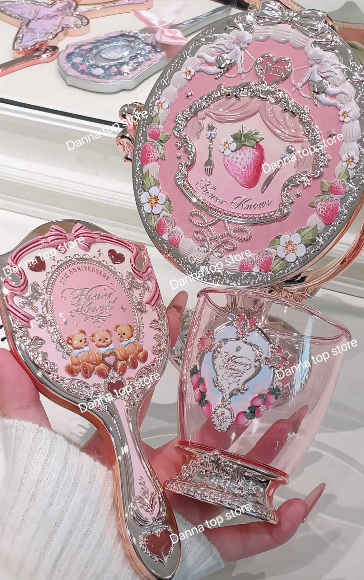 

Flower Knows 9th Anniversary Desktop Mirror Air Cushion Comb Brush Bucket Flowerknow Stereoscopic Mirror Makeup Mirrors Tool Set