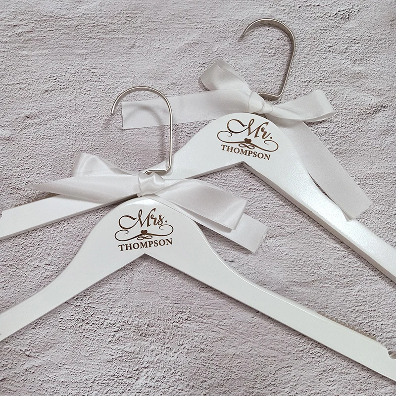 

Custom Wedding Dress Hanger White Wooden Hanger Non-slip Engraved Bridal Wedding Hangers Personalized Name Bride Shower Gift