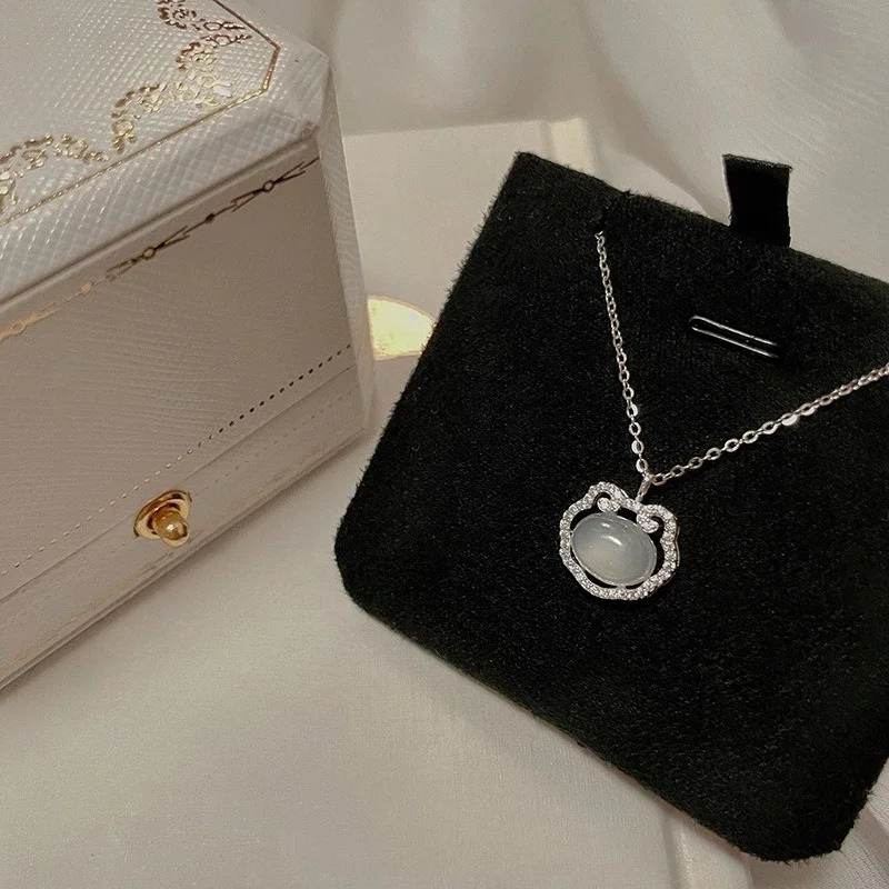 New Chinese Style Sterling Silver White Agate Auspicious Clouds Hollowed Longevity Lock for Women Collarbone Chain Jewelry Gifts