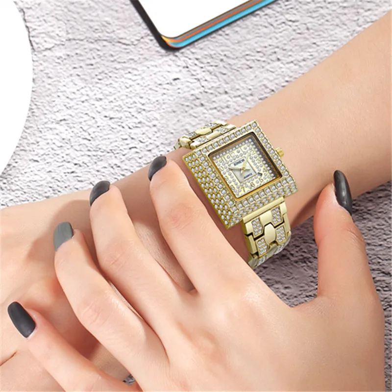 Relojes de diseñador de marca XINEW 2426 genuinos para mujer, reloj de cuarzo con fecha de lujo dorado y diamantes de Hip Hop, relojes femeninos a la moda