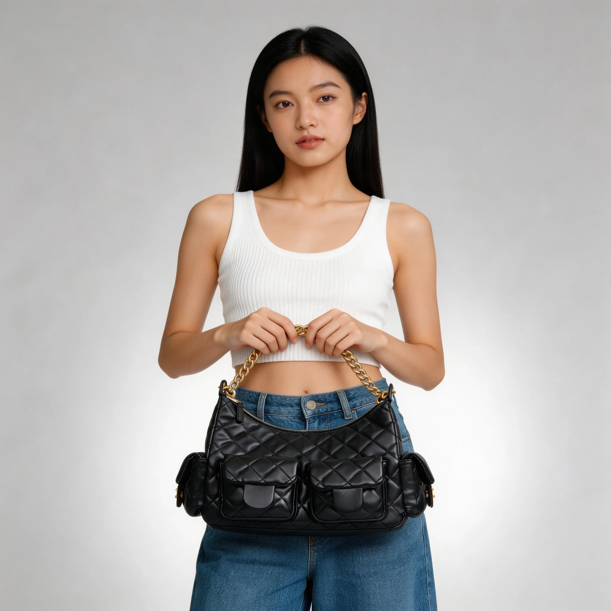 

Женская сумка-тоут, отличающаяся простым, но стильным дизайном; универсальная сумка через плечо, которую можно носить на бедре или в руке.