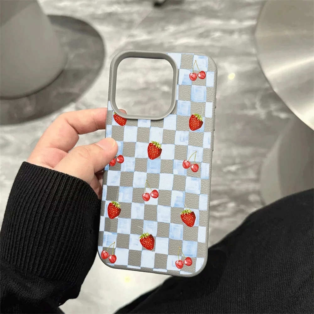 Karierte Erdbeer-Kirsch-Handyhülle für iPhone 17 16 15 14 13 Pro Max 16 15 14 Plus 17 16 15 Pro 17Air Silikon-Matt-Cover – Detail 9