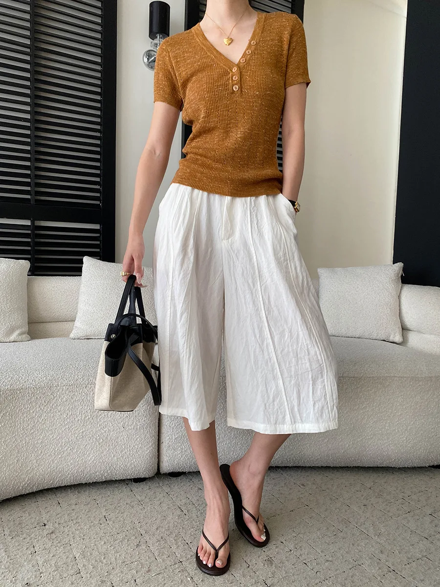 Sommerliche Damen-Freizeithose in einfarbigem Design mit lockerem Schnitt und hohem Bund und weitem Bein. – Detail 33