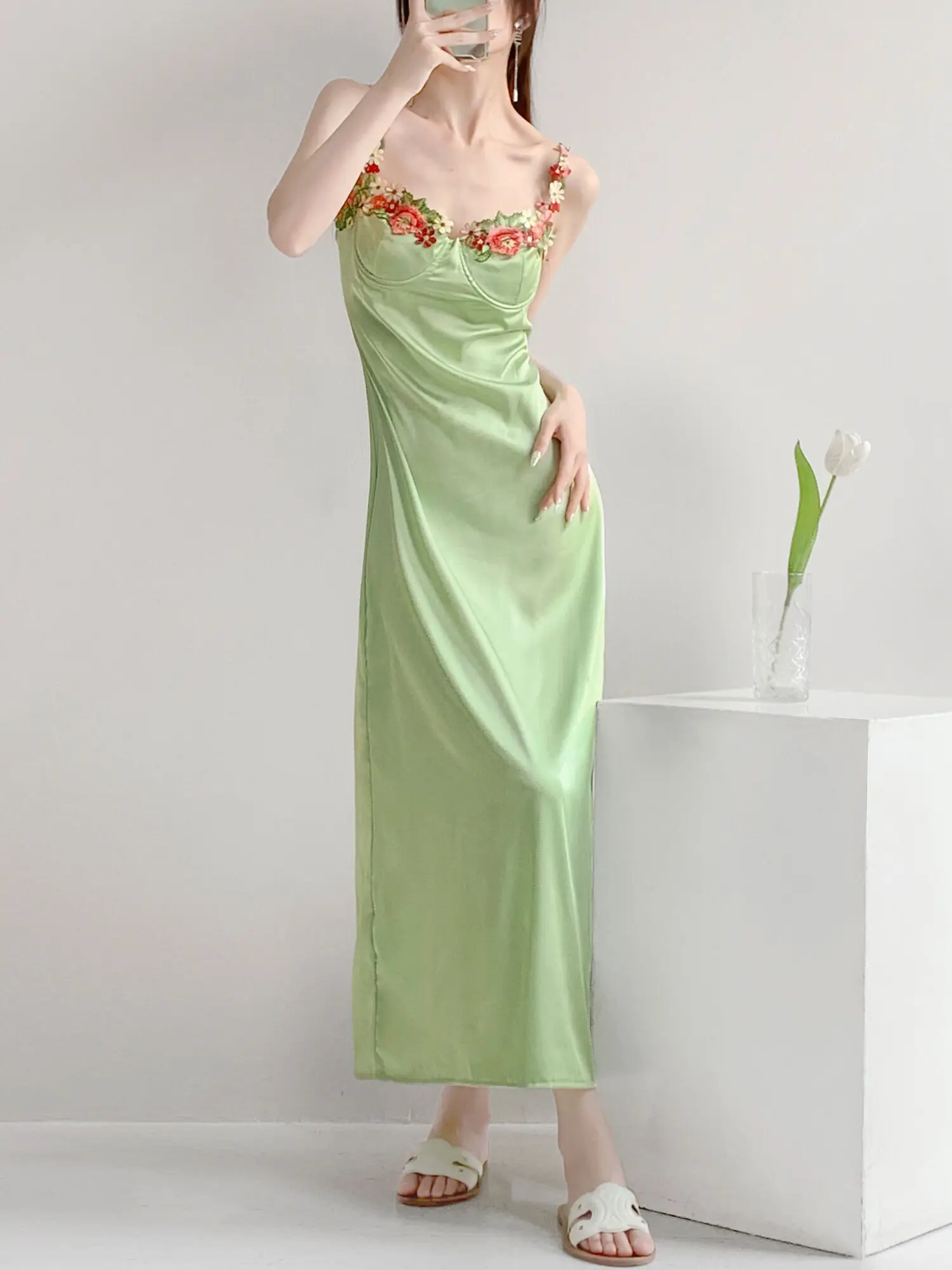 American Style Spicy Girl Green Flower Embroidered Sling Low Collar Dress Women Summer Dopamine High Waist Slim Long Dress 1X6P