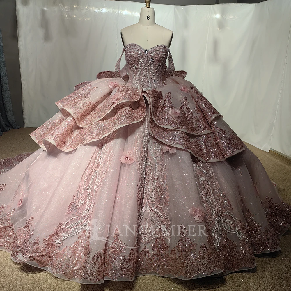 

Блестящие розовые платья Quinceanera с открытыми плечами из бисера, многоуровневое бальное платье с международными аппликациями из органзы, платья по индивидуальному заказу, Vestidos De 15 Anos