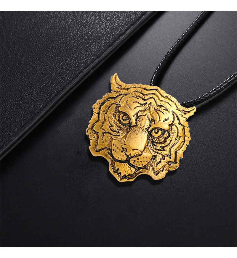 Domineering Animal Tiger Brooch For Men And Women Fashion Vintage Gold Color Metal Alloy Lapel Pin Corsage Clothing Accessories