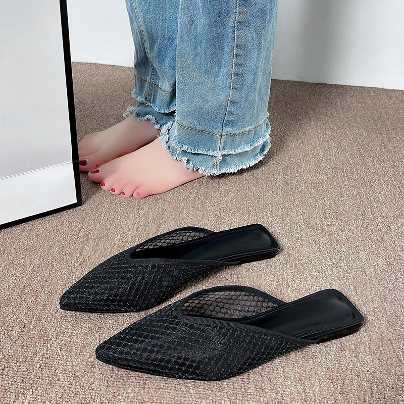 Sommer Damen Pionted Toe Flat Slipper neue Mode schwarz atmungsaktive Mesh Panto letten für Frauen Outdoor Frauen leichte Casual Slippes