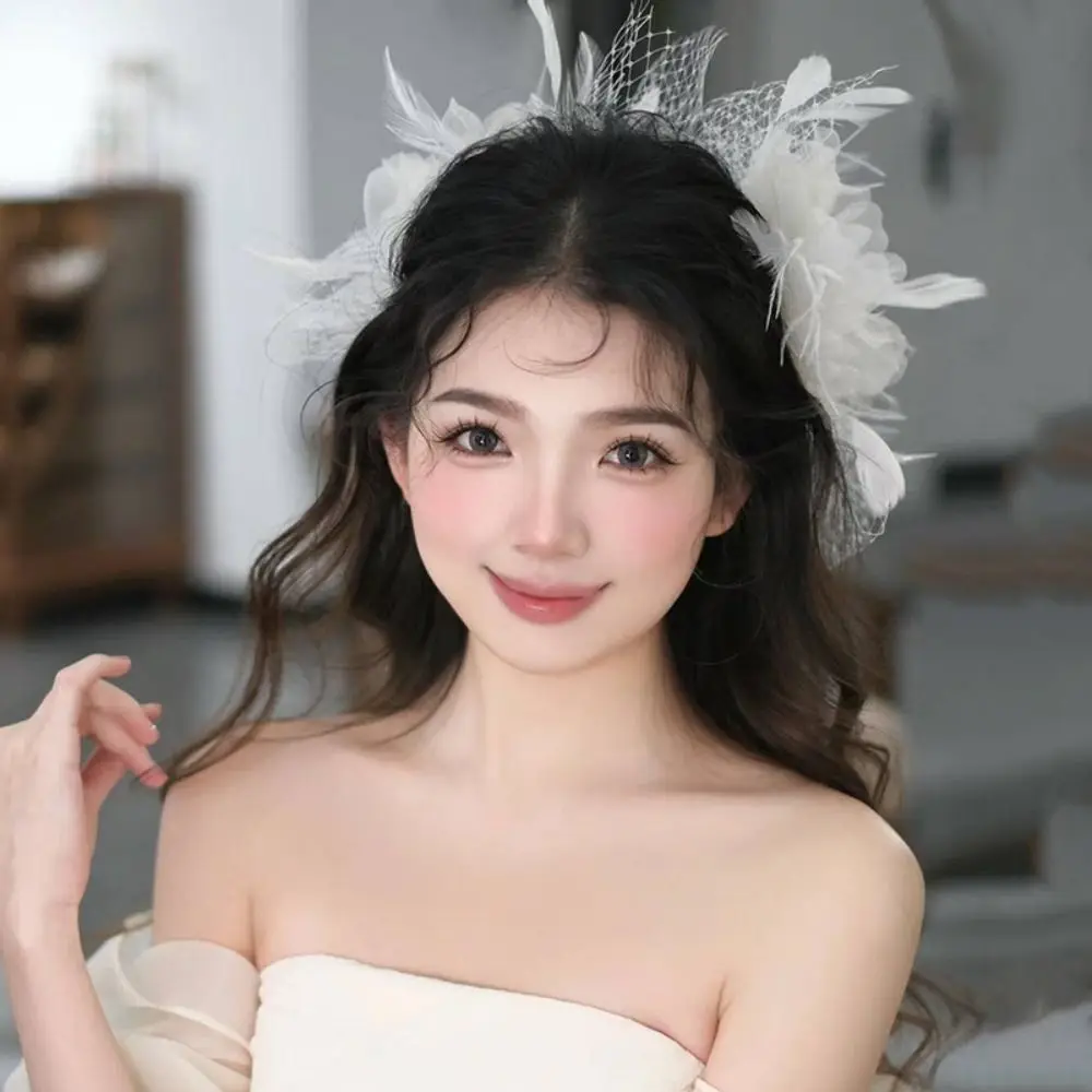 Squisito ed elegante copricapo da sposa dolce piuma bianca fotografia fascia stile francese velo accessori per capelli da sposa donna