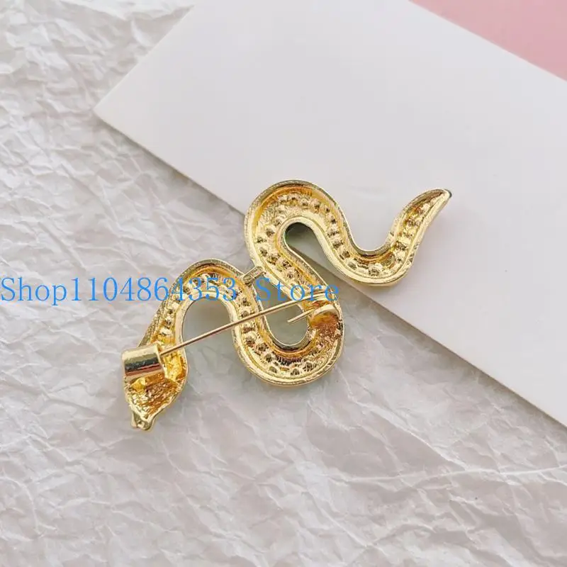 652F Creative Gold Snake Brooch Decors Suitable For Various Outfits And Gatherings