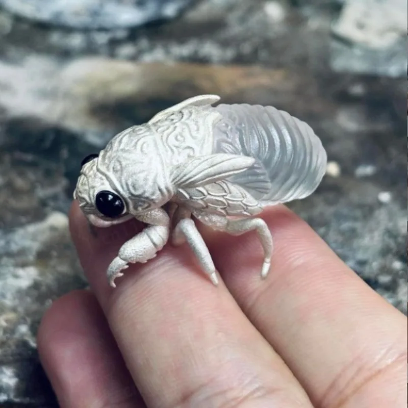 Heavy Craft Golden Cicada Figurine Vintage Unique Light Luxury Table Ornament Trendy Decor for Home Desktop Cabinet Display Gift